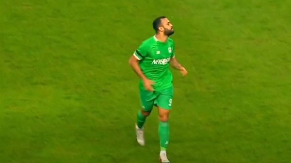  مروان حمدي لاعب المصري البورسعيدي 