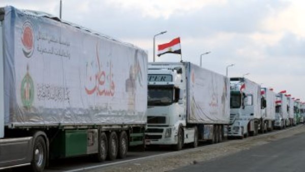 وصول 26 شاحنة مساعدات إلى الجانب الفلسطيني
