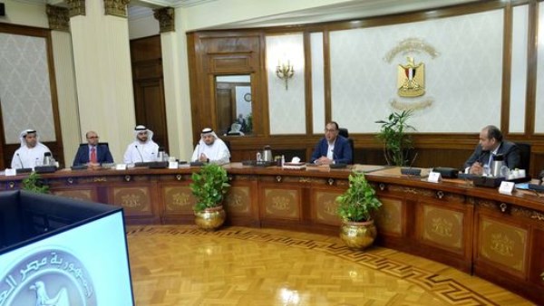 اجتماع رئيس الوزراء مع وزير الاستثمار الإماراتي