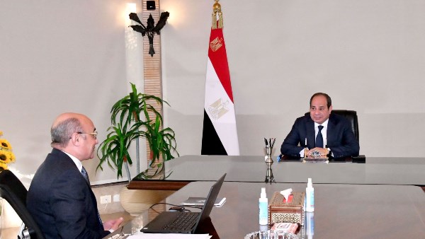 الرئيس السيسي يجتمع مع وزير العدل