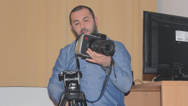  المخرج والكاتب الفلسطيني إياد أبو روك