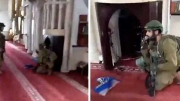 جنود إسرائيليون يؤدون صلاة عبرية فى مسجد