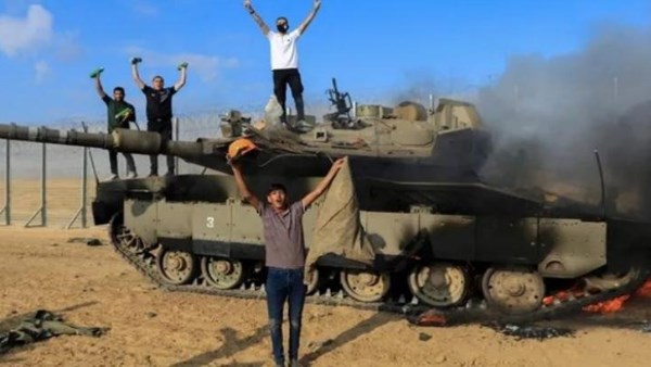 دبابة اسرائيلية مدمرة في معارك غزة
