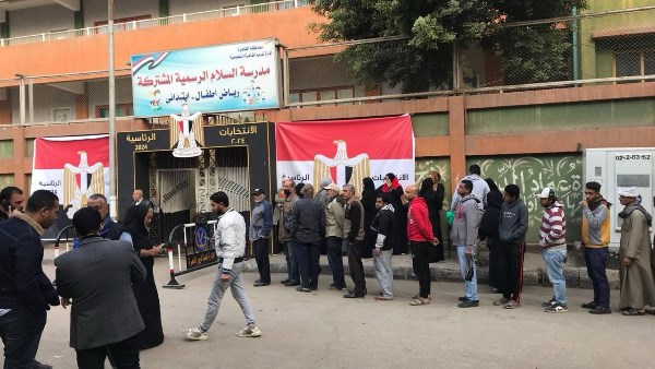 المواطنين أمام اللجان 