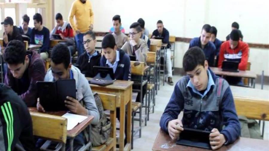 طلاب في مدرسة ثانوية