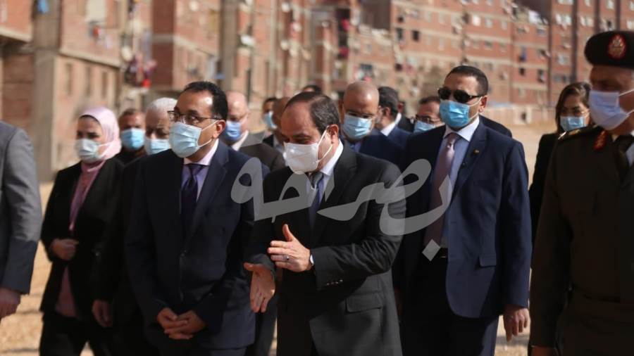 الرئيس السيسي يصطحب مجلس الوزراء في زيارة عزبة الهجانة