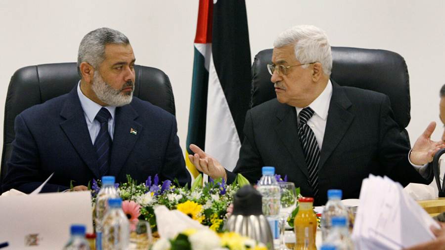 الرئيس الفلسطيني محمود عباس وإسماعيل هنية - صورة أرشيفية
