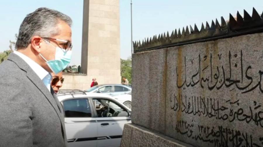 وزير السياحة والآثار يتابع عمليات الترميم فى ميادين القاهرة