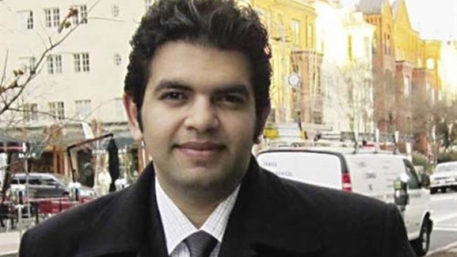الكاتب الصحفى أحمد الطاهرى رئيس تحرير مجلة روزاليوسف