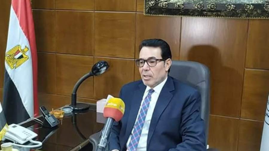 عبد الفتاح إبراهيم رئيس النقابة العامة للعزل والنسيج