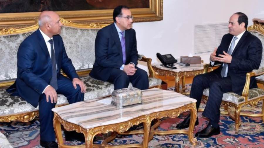 الرئيس السيسي مع رئيس الوزراء ووزير النقل