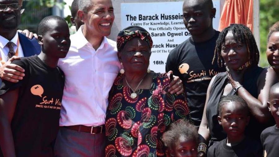 أوباما مع جدته