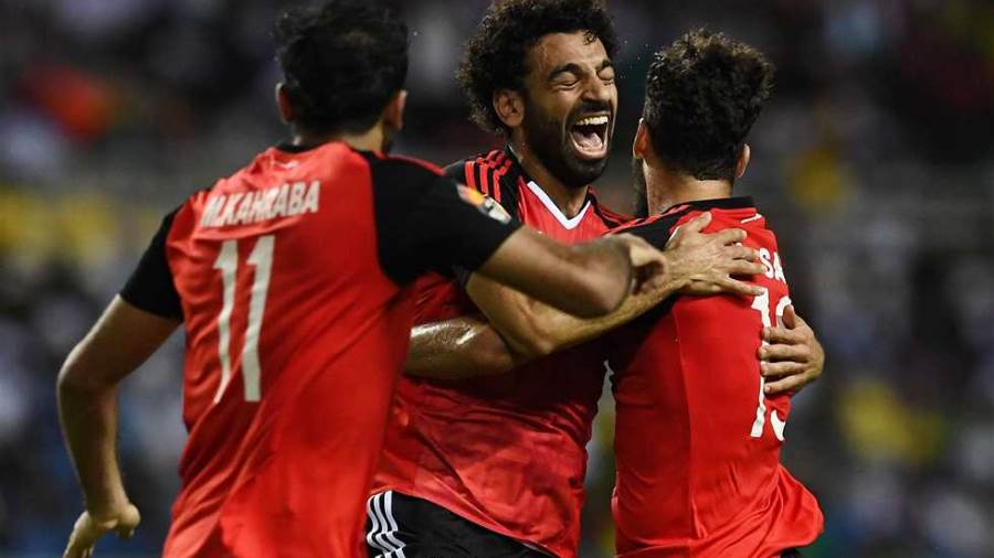 محمد صلاح يحتفل مع زملائه بالوصول إلى كأس العالم 2018