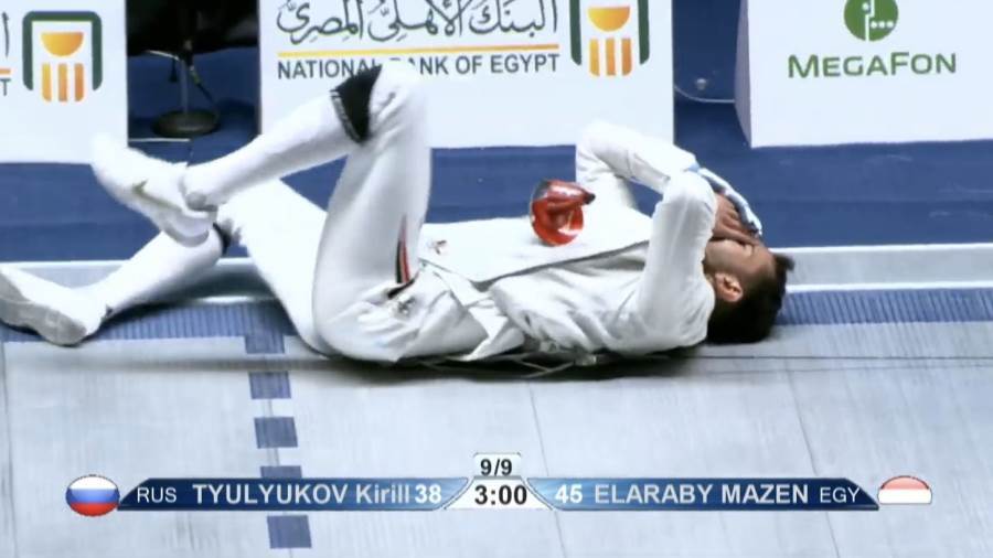 فرحة العربي مازن بالفوز على اللاعب الروسي