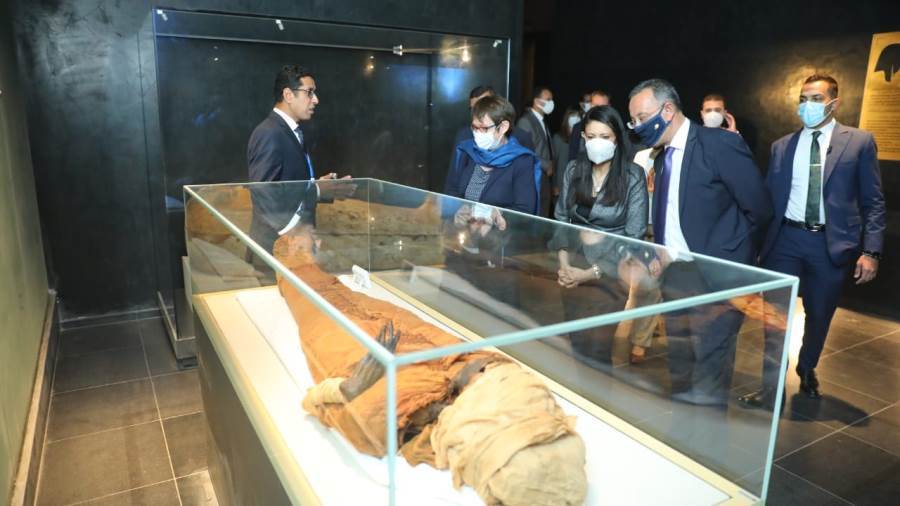 رئيسة البنك الأوروبي تزور المتحف القومي الحضارة وقاعة المومي