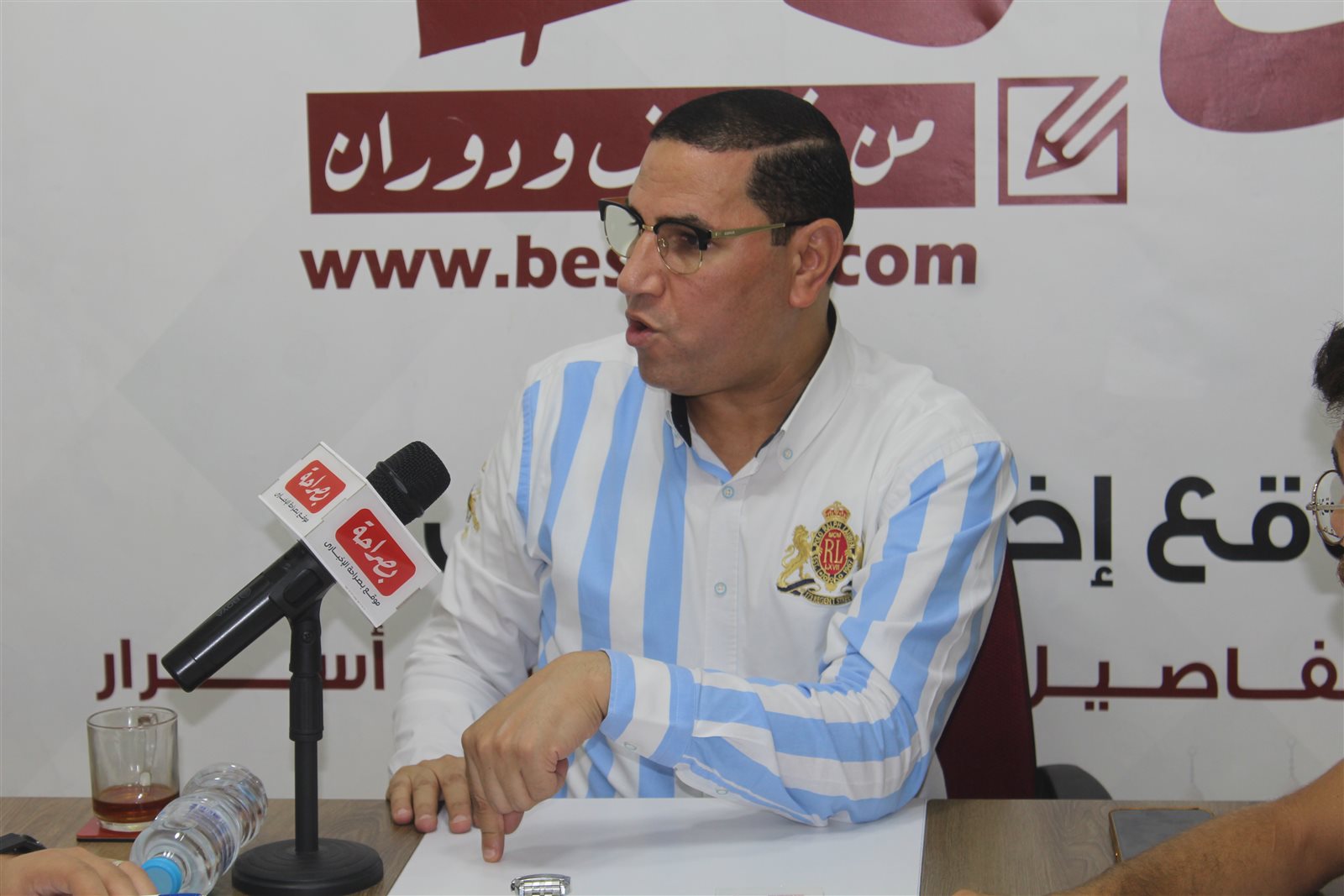 الإعلامي عبدالناصر زيدان  خلال ندوة بصراحة 