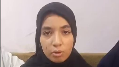 الطالبة إسلام 