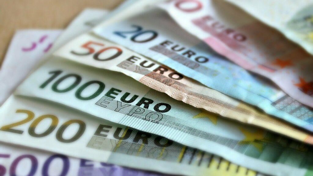 سعر اليورو اليوم أمام الجنيه المصري بالبنوك