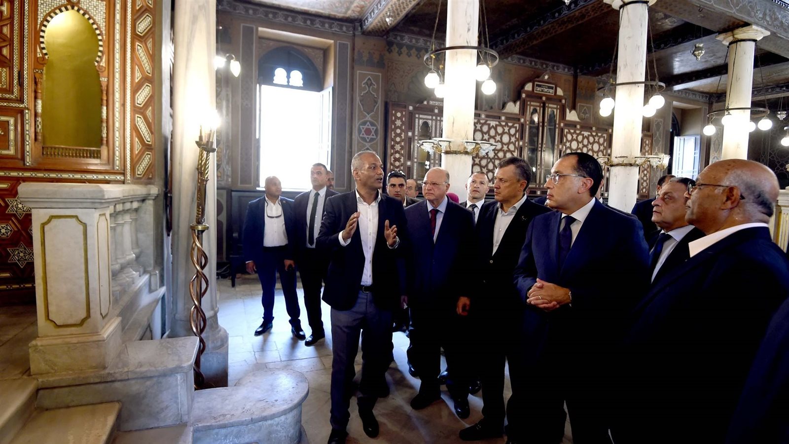 رئيس الوزراء يشهد افتتاح معبد "بن عزرا"