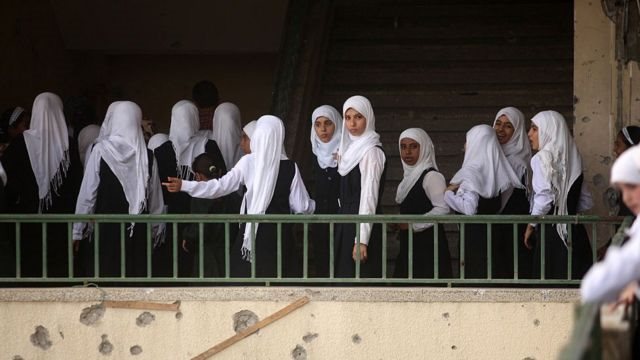 الحجاب بالمدارس 
