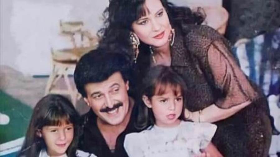 دنيا سمير غانم ووالدتها ووالدتها وشقيقتها