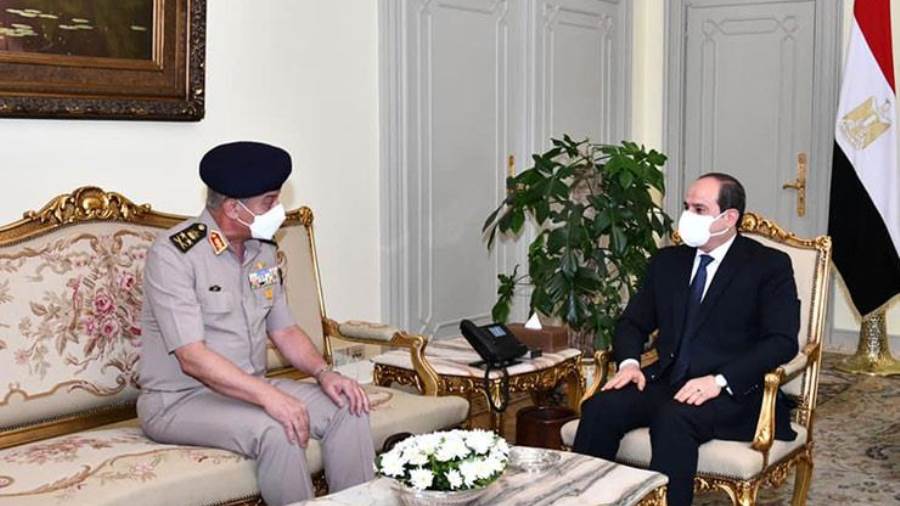 الرئيس السيسي يجتمع بالفريق أول محمد زكي القائد العام للقوات