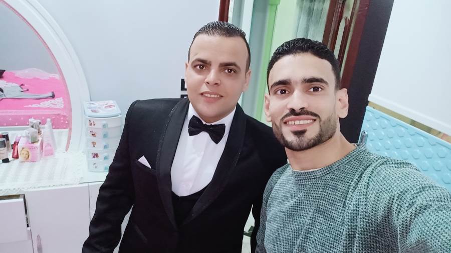 العريس الشهيد وأحد أصدقاؤه