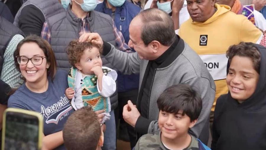 الرئيس عبد الفتاح السيسي مع أهالي أسوان_صورة أرشيفية