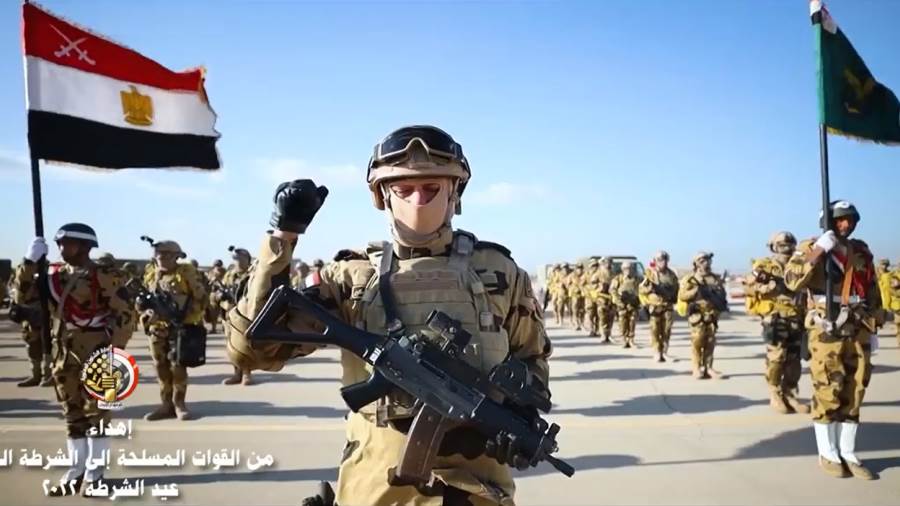 الجيش المصري يهدى الشرطة أغنية في عيدها السنوي