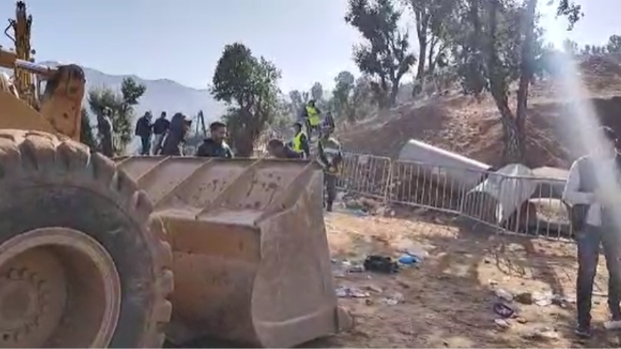 عمليات ردم البئر الذي سقط فيه ريان