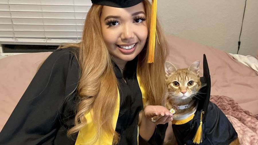ضيفة فخرية لقطة سوكي في حفل تخرج بجامعة تكساس