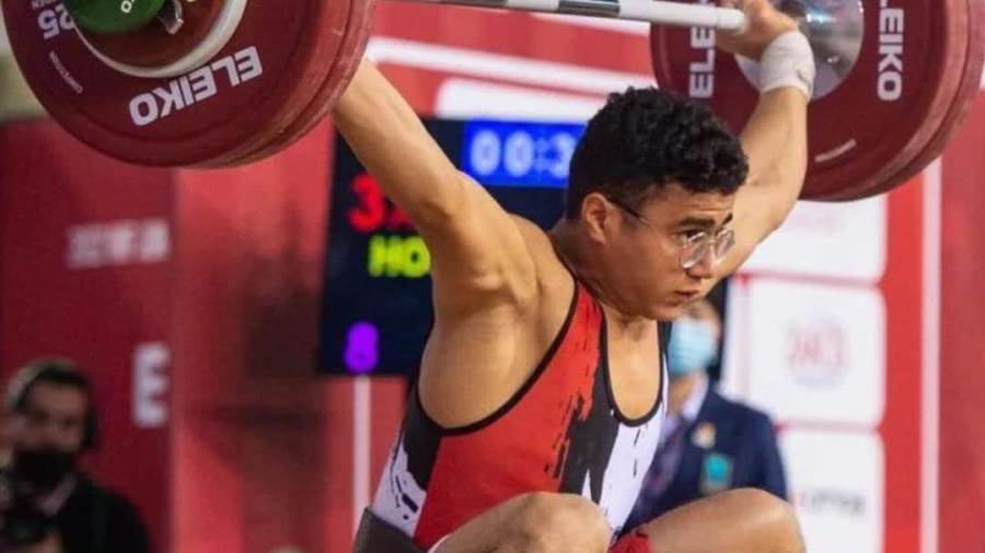 لاعب رفع الأثقال للناشئين