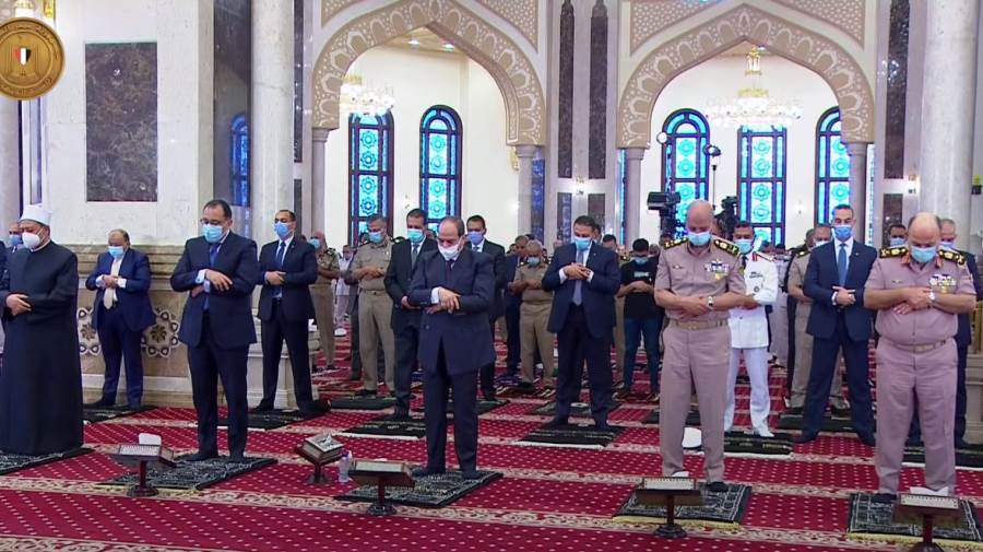 الرئيس السيسي يؤدي صلاة عيد الأضحى المبارك