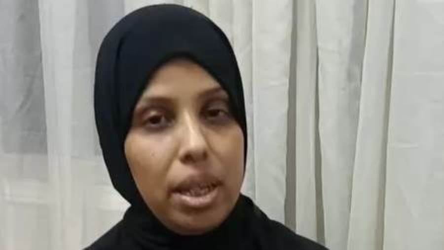 الأم