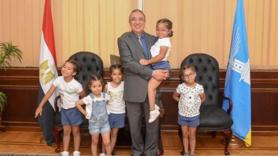 محافظ الإسكندرية والأطفال