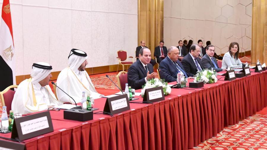 السيسي خلال لقاءه رجال أعمال قطريين
