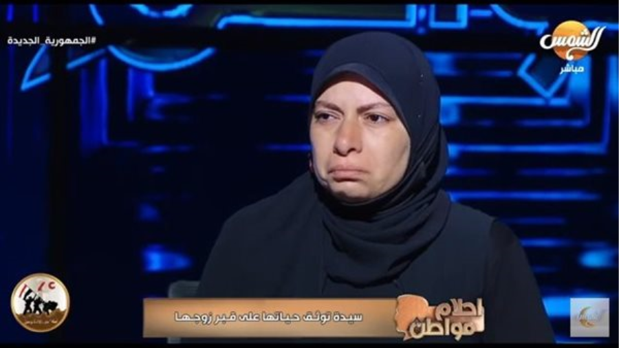 مروة مصطفى_ سيدة توثق حياتها على قبر زوجها