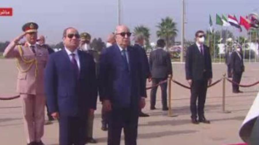 الرئيس عبد الفتاح السيسى لدى وصوله الجزائر
