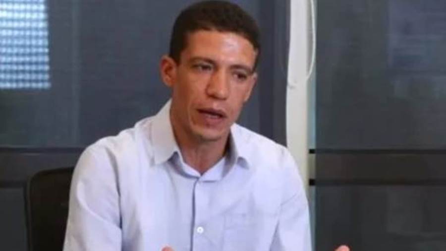 محمد عادل عامل النظافة