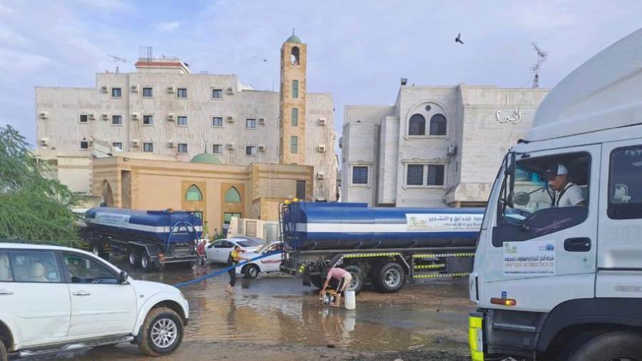 جهود رفع المياه في جدة