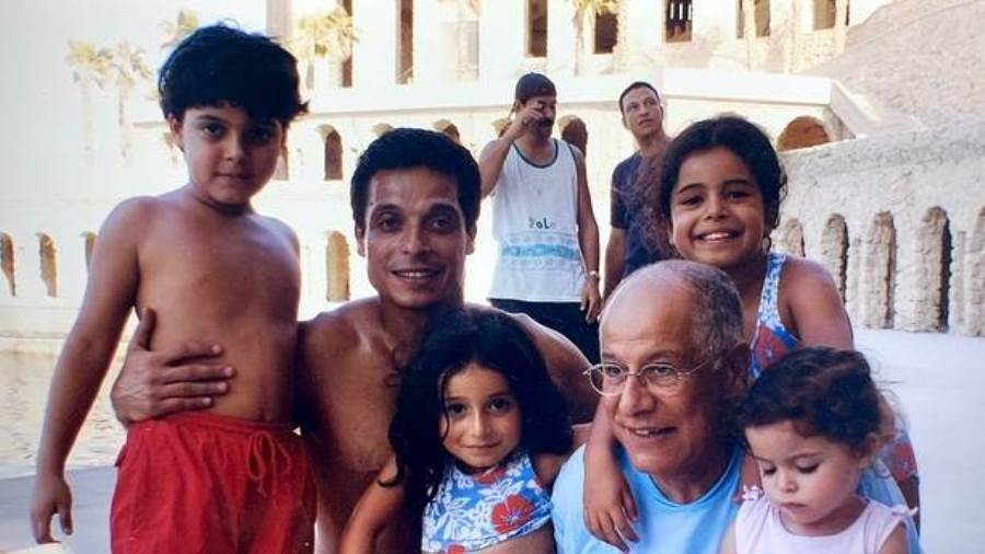 عامر منيب وعائلته