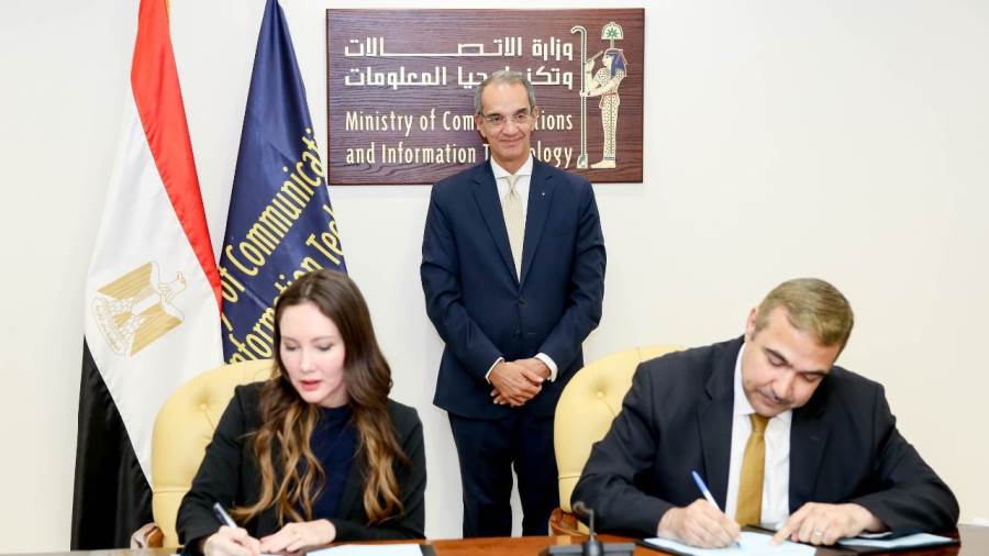 وزير الاتصالات يشهد توقيع اتفاقية بين إيتيدا وشركة 500 Globa