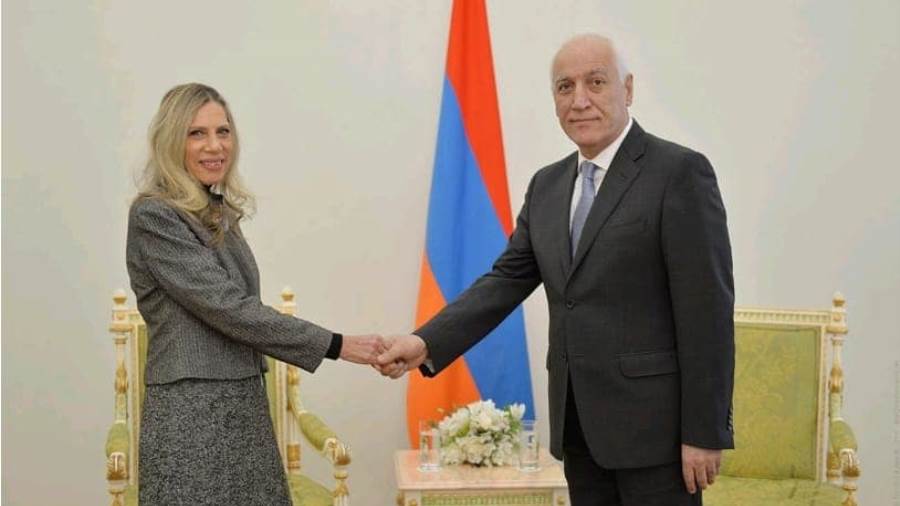 الرئيس الأرميني - السفيرة المصرية