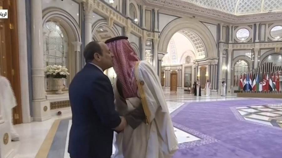 الرئيس السيسي يصل مقر انعقاد القمة العربية - الصينية فى الري