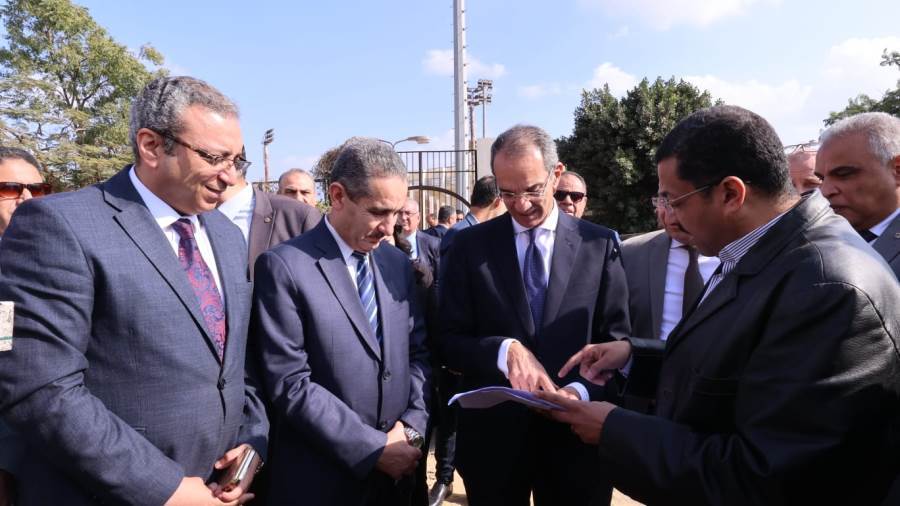 وزير الاتصالات يتفقد الأعمال الإنشائية لمركز إبداع مصر
