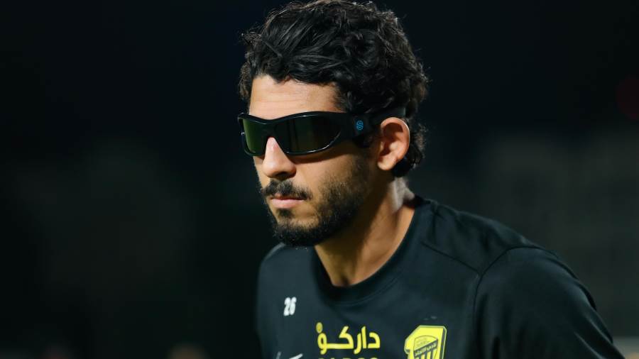أحمد حجازي بالنظارة السوداء