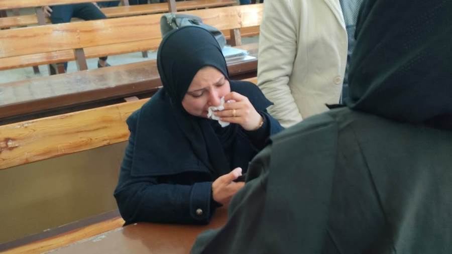 انهيار شقيقة سيدة بورسعيد أثناء محاكمة المتهمة بقتل والدتها 
