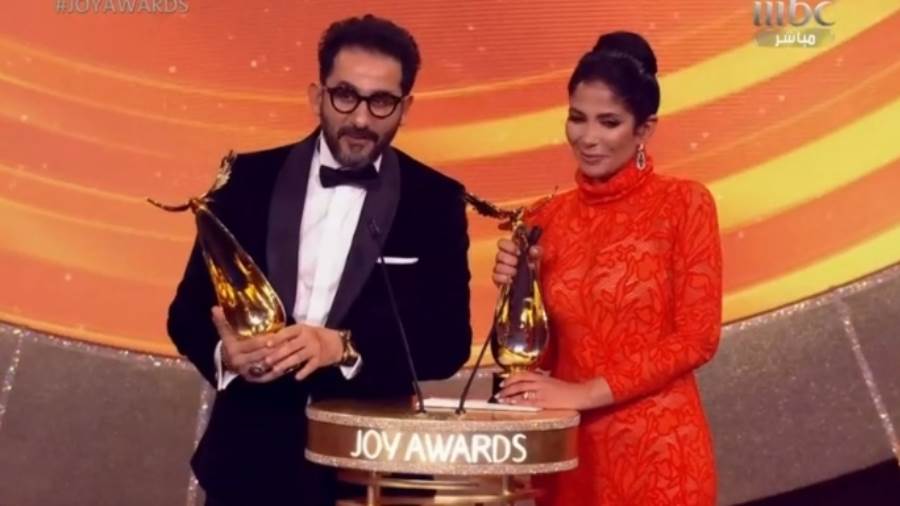 أحمد حلمي ومنى زكي يحصدان جائزة صناع الترفيه الفخرية بـ Joy 