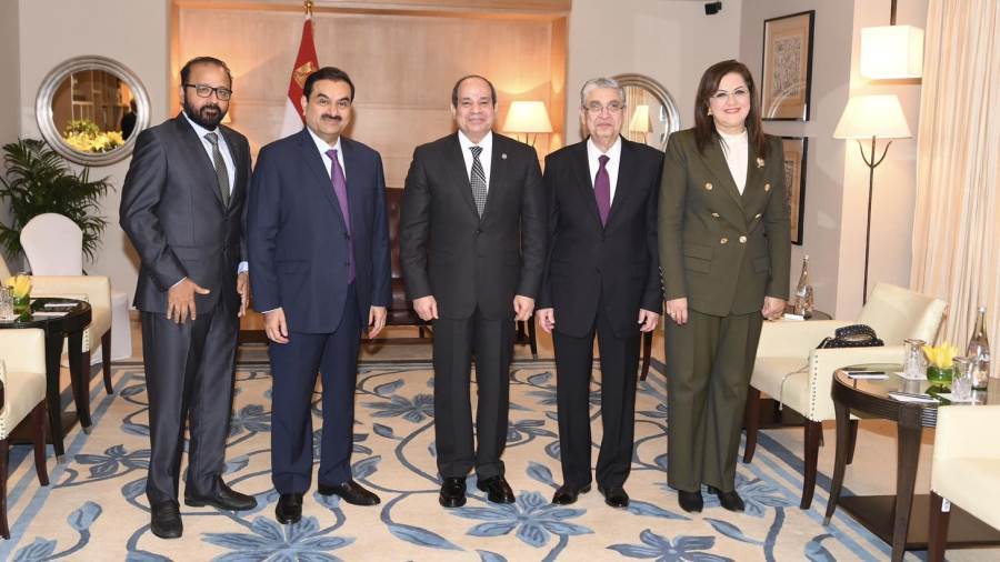 الرئيس عبد الفتاح السيسي مع رجل الأعمال أداني