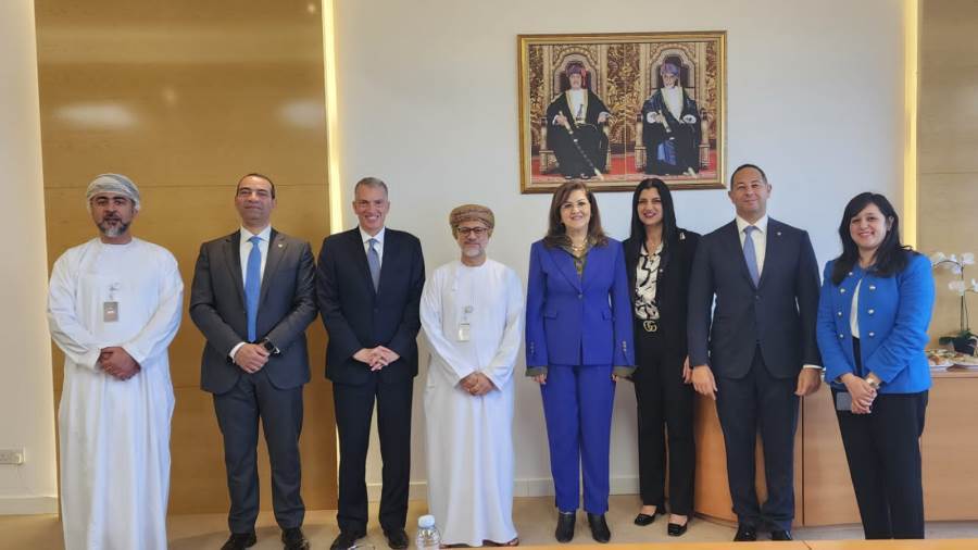 وزيرة تلتقي عدد من المسئولين بسلطنة عمان
